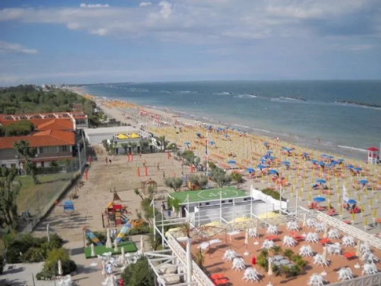 Vendesi attico con splendida vista mare