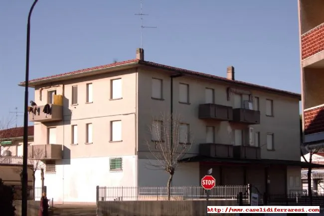 Affittasi ampio appartamento bilocale in piccola palazzina tranquilla e vicino al mare (Rif. 01)