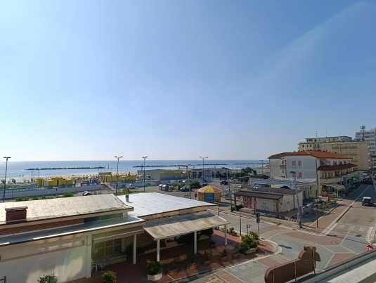 Ampio trilocale fronte mare a Lido di Pomposa